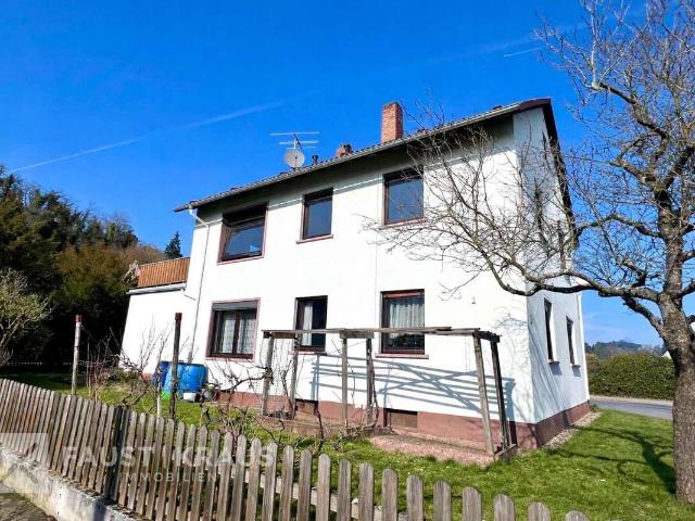 Freistehendes Zweifamilienhaus mit Garten, Garage & Werkstatt in Obernburg