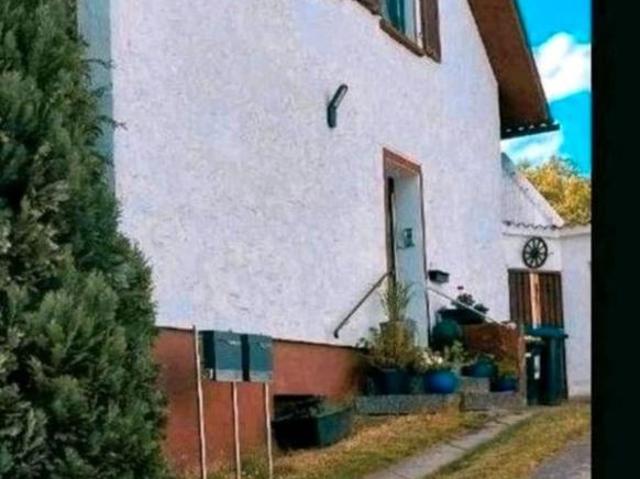 Freistehendes 1 2 Familienhaus in begehrter Lage mit Traumgarten
