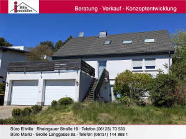 Freistehendes 1 2 Familienhaus mit sonniger Süd Terrasse