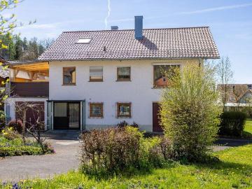 Freistehendes 1 2 FH mit großem Garten & Garage Sanierungsobjekt mit Entwicklungspotential