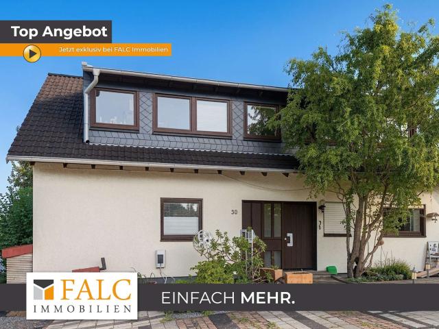 Freistehendes 2 Familienhaus mit Pool und Fernblick in Feldrandlage