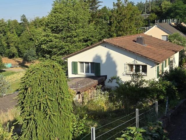Freistehendes 3.5 Zimmer Einfamilienhaus zentrumsnah, an sonniger Lage mit Weitsicht