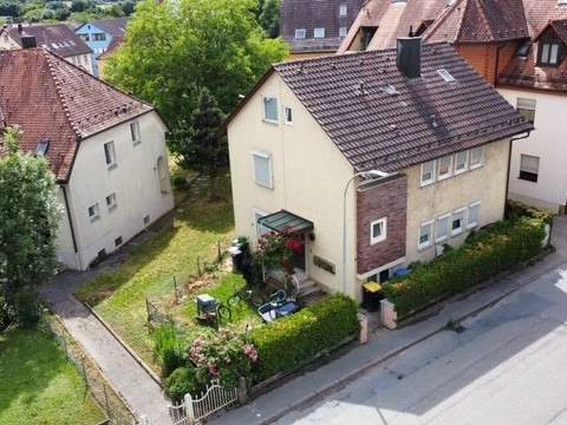 Freistehendes 3 Familienhaus Kapitalanlage zum Schnäppchenpreis