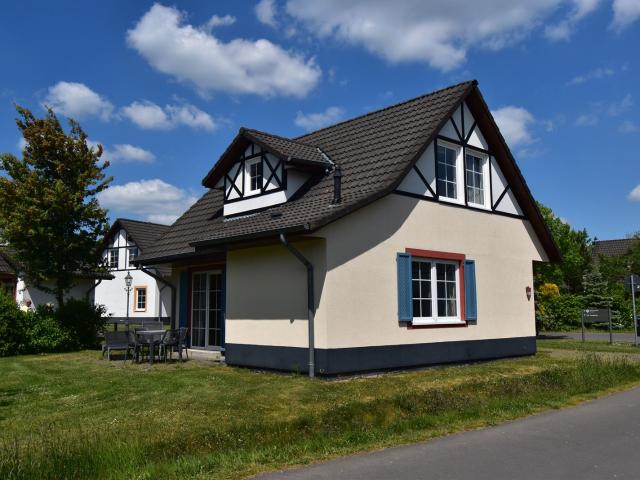 Freistehendes 4 Personen Ferienhaus mit neuer Küche und 2 Bädern im Ferienresort Cochem 3553