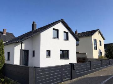 Freistehendes 4 Zi Einfamilienhaus EFH mit Terrasse Wärmepumpe