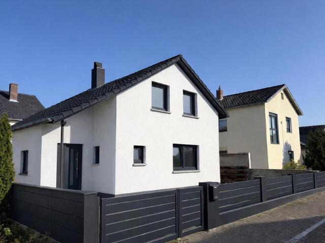 Freistehendes 4 Zi Einfamilienhaus EFH mit Terrasse Wärmepumpe