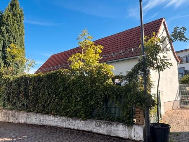 Freistehendes 4 Zimmer Haus in Frankfurt Hausen