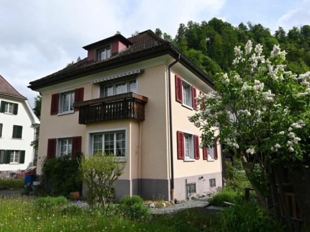 Freistehendes 5.5 Zimmer Einfamilienhaus mit grossem Garten und Garage