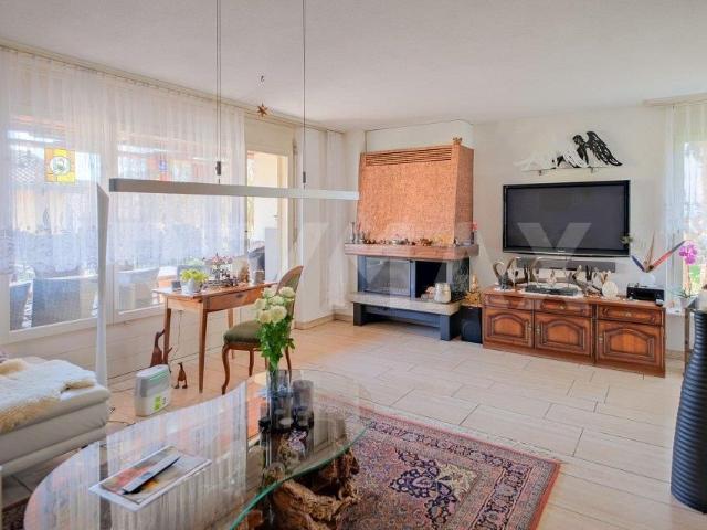 Freistehendes 5.5 Zimmer Einfamilienhaus mit grossem Garten und Dop.