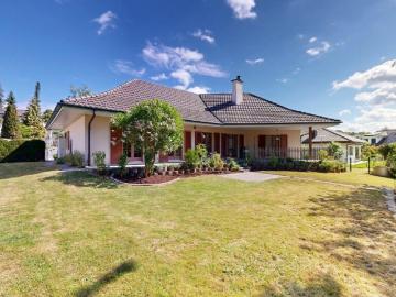 Freistehendes 5.5 Zimmer Einfamilienhaus mit grossem Garten und vielfältigen Möglichkeiten