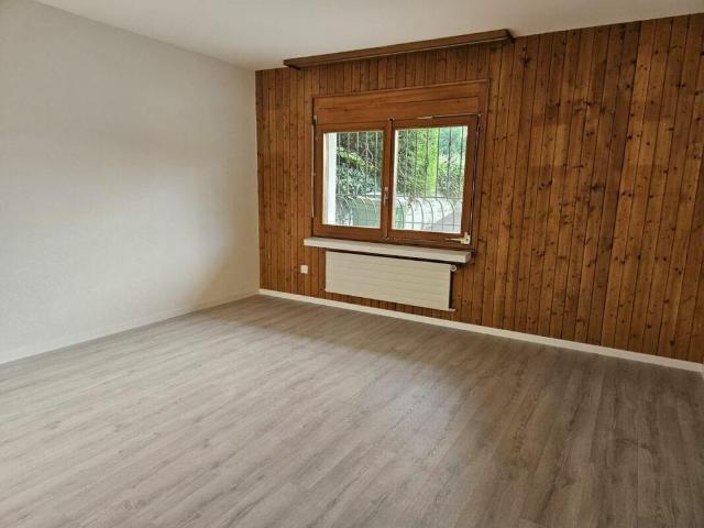 Freistehendes 5.5 Zimmer Einfamilienhaus mit Nebenräumen à 35 m2 un.
