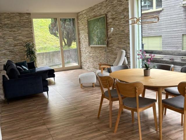 Freistehendes 5.5 Zimmer Einfamilienhaus mit Seesicht & 3 Parkplätzen
