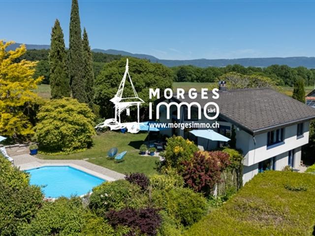 Freistehendes 5.5 Zimmer Haus mit wunderschönem Pool