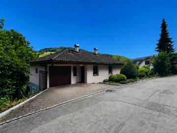 Freistehendes 5 Zimmer EFH mit Garage, Vorplatz, Balkon, Garten und schöner Aussicht