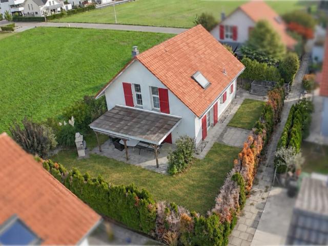 Freistehendes 5½ Zimmer Einfamilienhaus mit Garten und 2 Tiefgaragenparkplätzen