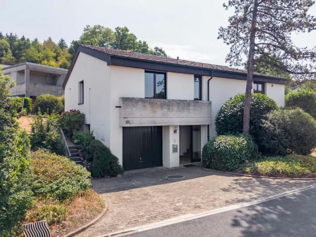 Freistehendes 6.5 Zimmer Einfamilienhaus an privilegierter Wohnlage