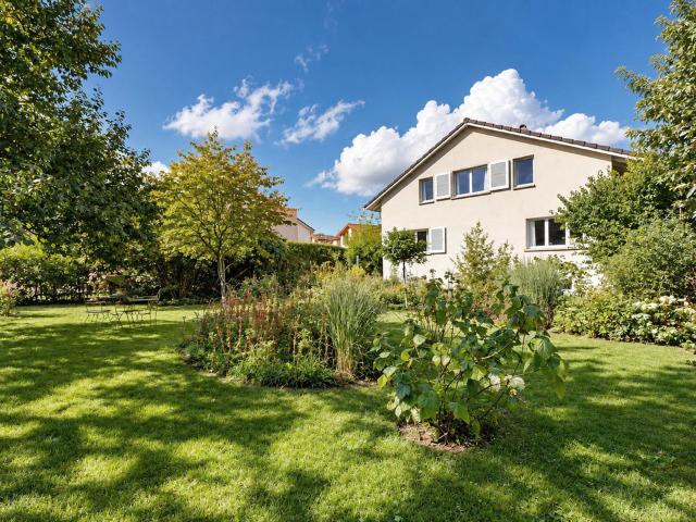 Freistehendes 6 Zimmer Einfamilienhaus mit weitläufigem Garten