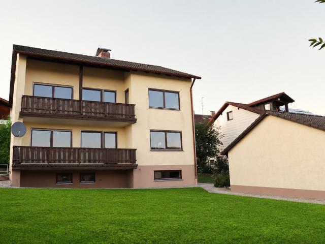 Freistehendes 6 Zimmer Haus mit Garten und Doppelgarage – provisionsfrei