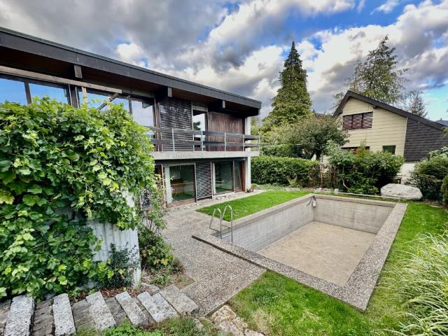 Freistehendes 7 Zimmer Einfamilienhaus mit Pool und Weitsicht