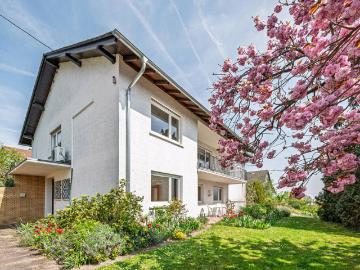 Freiraum pur! Wohnen wie im großen Bungalow plus 3 Zimmer Einliegerbereich und grandiosem Garten