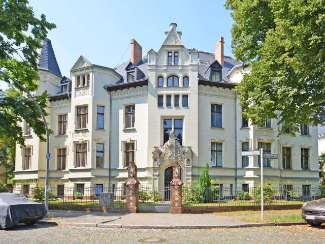 Freiwerdende Familienwohnung im historischen Altbau!