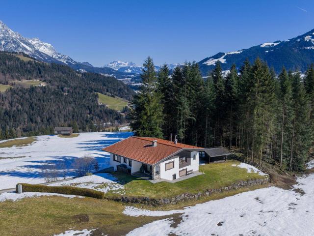 FREIZEITWOHNSITZ Haus mit drei Wohnungen in sonniger Höhen und Alleinlage von Söll in Tirol