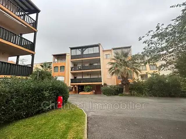 Fréjus 83600 Location appartement 1 pièce t1 piscine terrasse