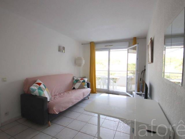 FREJUS PROCHE SAINT RAPHAEL LOCATION APPARTEMENT T2 MEUBLE GARA