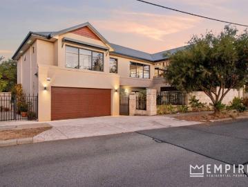 Enjoy the Freo Lifestyle in this Stunning Family Home!