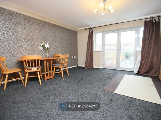 Fremington Court, Coventry CV1, 2 bed flat to rent, £1,100 pcm | PrimeLocation