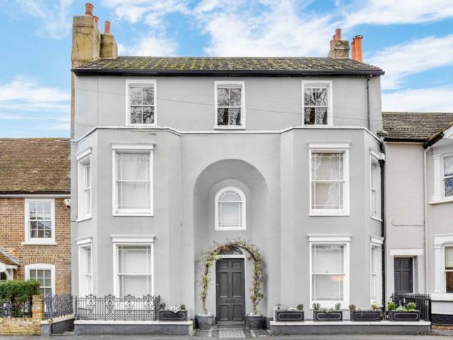 French Street, Sunbury TW16, 2 bed flat to rent, £2,595 pcm | PrimeLocation