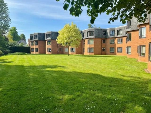 French Weir Close, Taunton, TA1 2 bed apartment to rent £1,400 pcm £323 pw