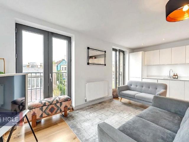 French Yard, Bristol BS1 2 bed apartment to rent £1,900 pcm £438 pw