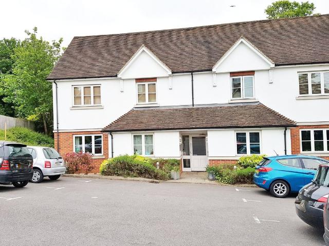 Frenches Road, Redhill, Surrey RH1, 1 bed flat to rent, £1,300 pcm | PrimeLocation
