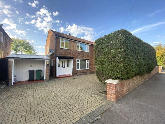 Frenches Road, Redhill, Surrey, RH1 3 bed semi detached house to rent £2,250 pcm £519 pw