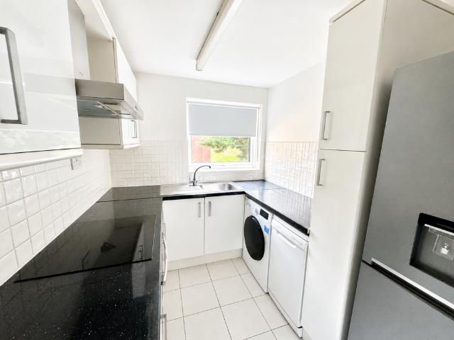 Frensham Way, Birmingham, B17 2 bed flat to rent £1,269 pcm £293 pw