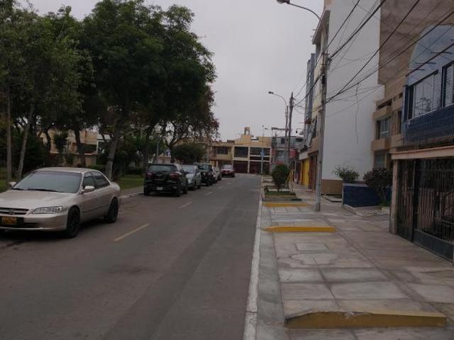 Frente a parque muy grande dormitorios y cochera