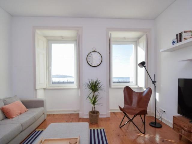 Frente ao Rio Tejo e vista mar em Oeiras T3