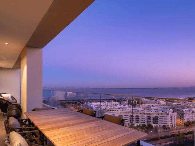 Frente ribeirinha | 3 suites | Terraço | Serviços de concier. 244m² Lisboa