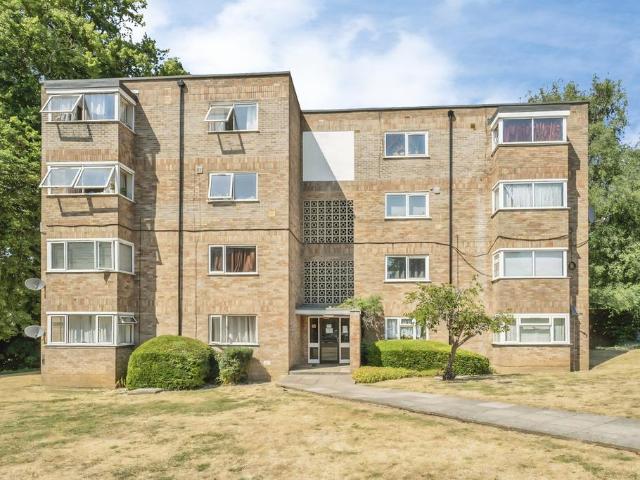 Frescade Crescent, Basingstoke. 2 bed flat to rent £1,400 pcm £323 pw