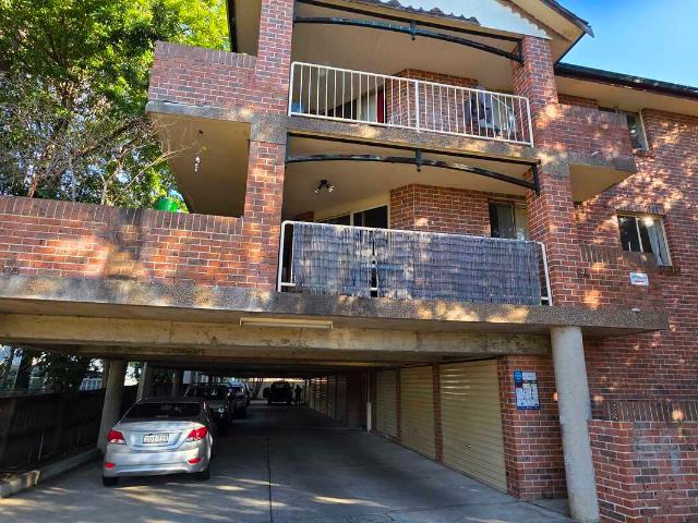 FRESH 2 BEDROOM APARTMENT IN IDEAL LOCATION!