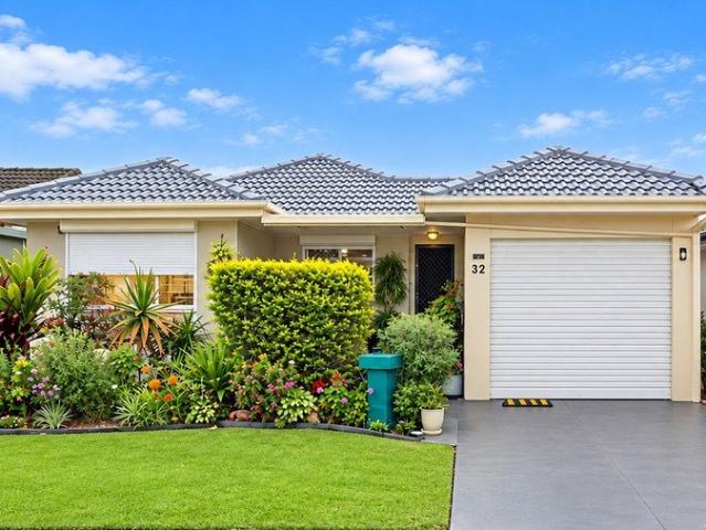 Fresh 2 bedroom home with Workshop area