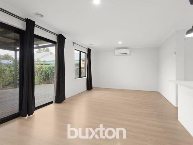 FRESH 3 BEDROOM UNIT WITH FANTASTIC SEAFORD ADDRESS