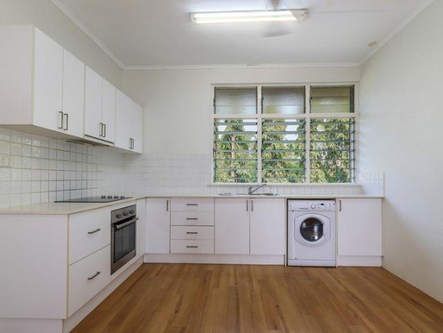 FRESH, TIDY & READY TO MOVE IN NOW!