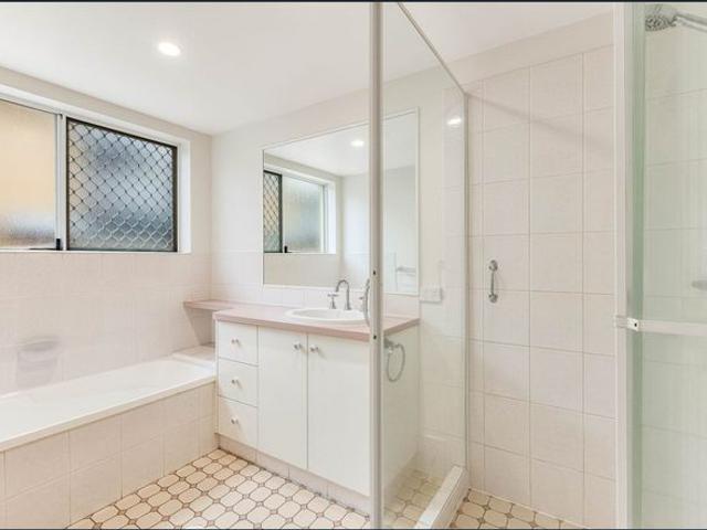 Fresh and Bright Ground Floor Unit