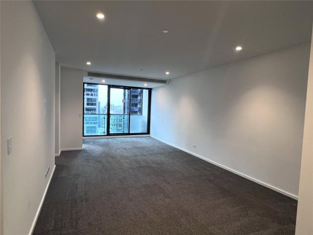 Fresh and Bright Two Bedroom Apartment with Study!