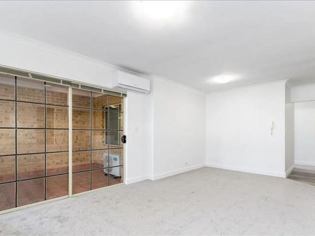 Fresh apartment, ready to move into now!