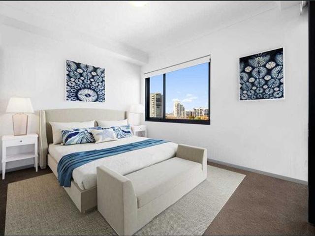 Fresh & Bright 2 Bedroom Apartment with Hinterland & Coastal views!