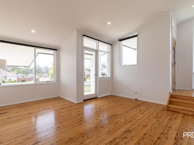Fresh, Bright & Convenient Cambridge Park Living