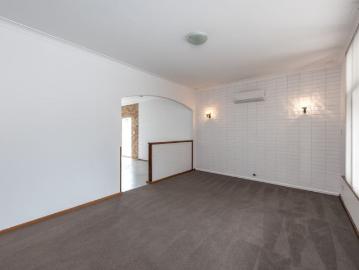 Fresh, Bright & Ideally Located